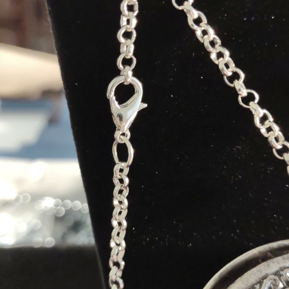 Locket with chain - Picture 3 of 4